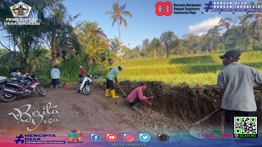 Semangat Gotong Royong Warga Desa Adat Tegeh Bangun Saluran Air Minum
