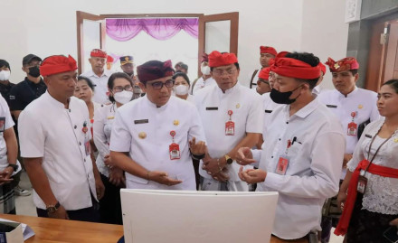 Bupati Tabanan Ngantor di Desa